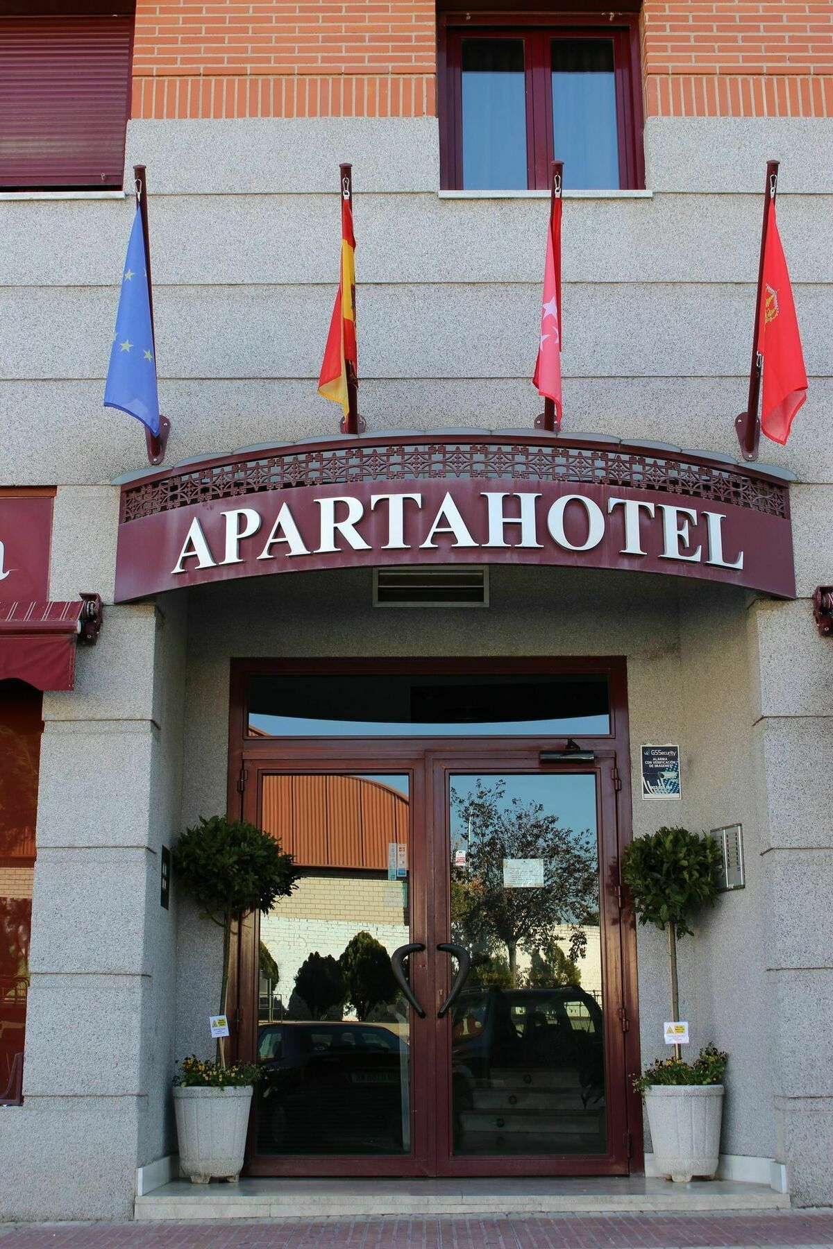 Apartahotel Villa De Parla Exterior photo