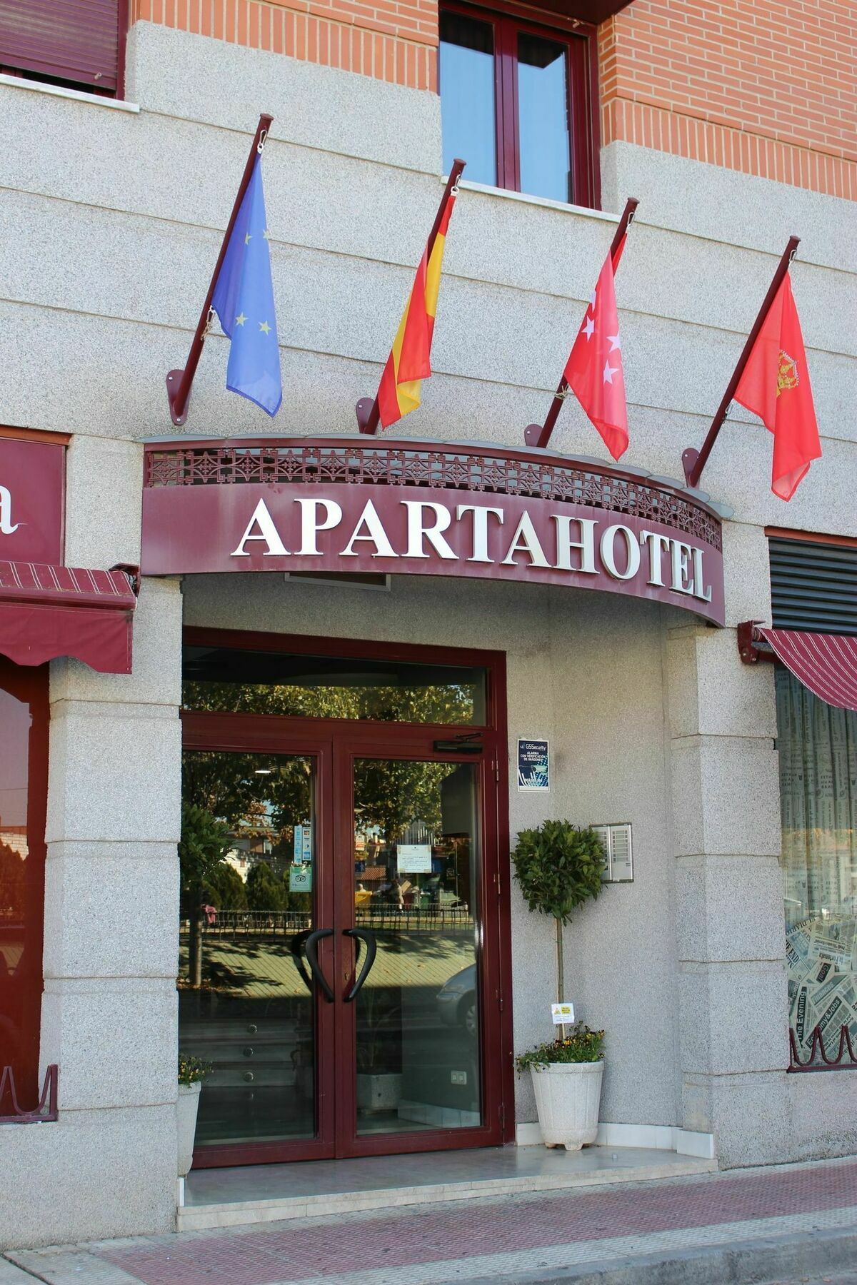 Apartahotel Villa De Parla Exterior photo